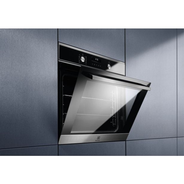 VGRADNA PEČICA ELECTROLUX EOF6P76BX