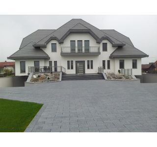 BETONSKI TLAKOVEC OBLAK GROUP FERRARA 52X20X8 CM ČRN