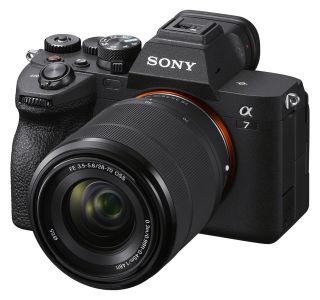 KOMPAKTNI FOTOAPARAT SONY ILCE7M4KB.CEC ALPHA 7 IV + OBJEKTIV 28-70MM
