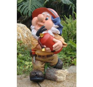 FIGURA, OKRASNA PALČEK GASILEC VIŠ 36CM Z GASILNIM APARATOM