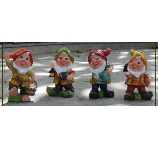 FIGURA, OKRASNA PALČEK MIX BARV VIŠ. 21CM Z VRTNIM ORODJEM