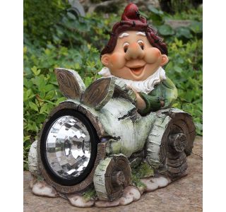FIGURA, OKRASNA PALČEK V AVTU S SOLARNO SVETILKO VIŠ 17 CM