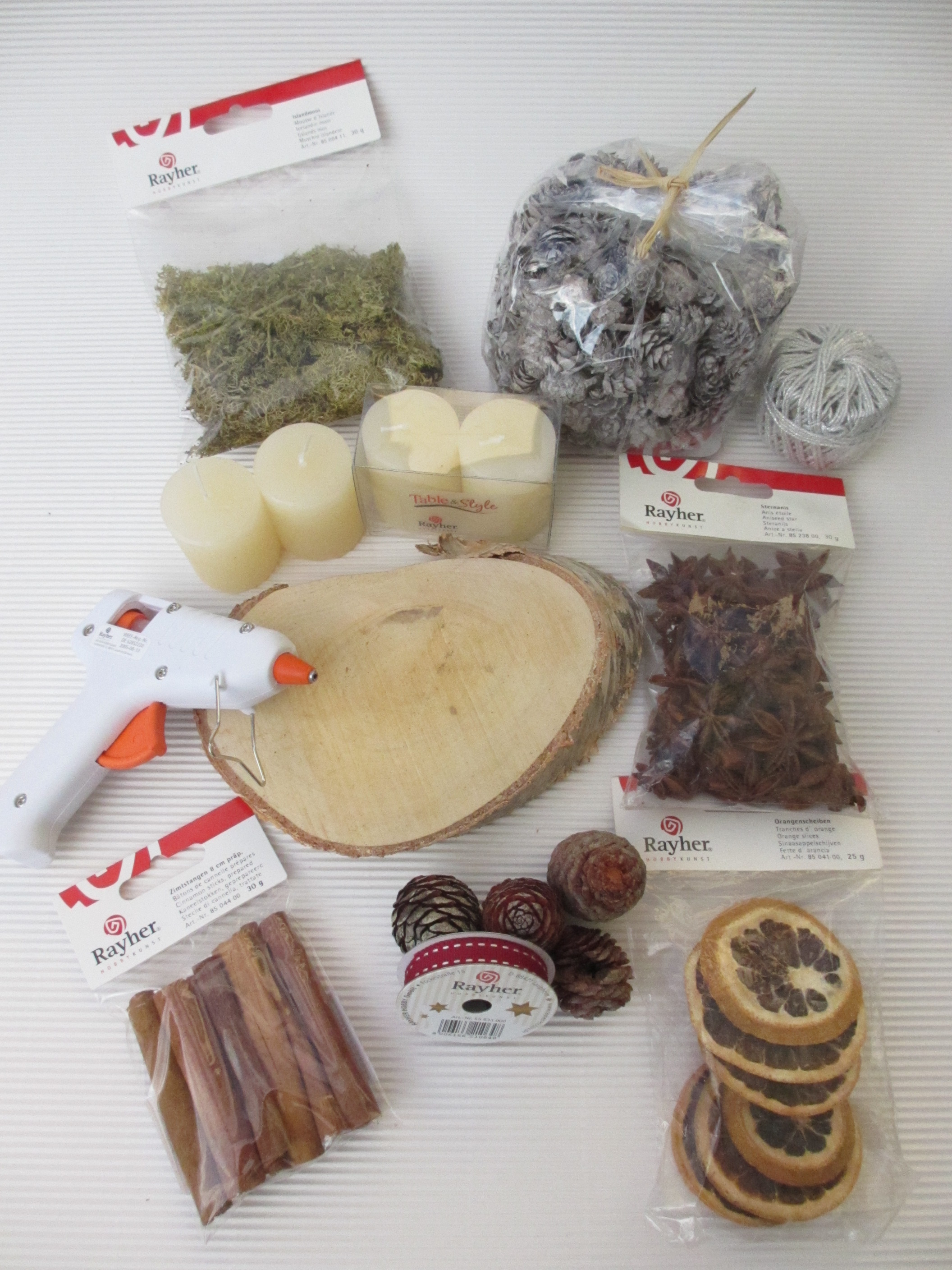Adventni aranžma iz naravnih materialov