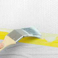 Mejno površino med trakom in podlago prebarvajte z barvo podlage. 
